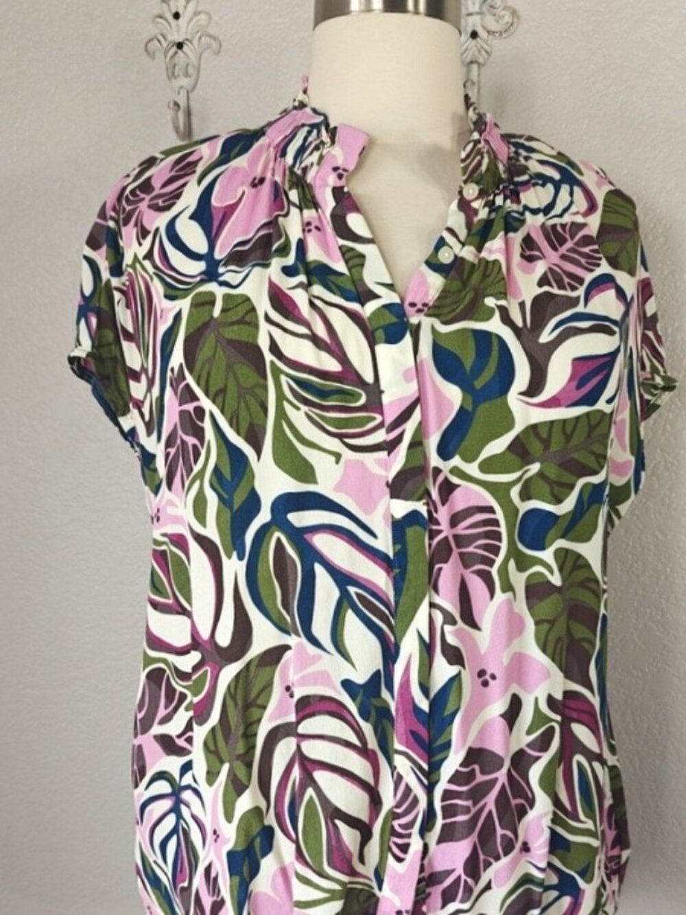 Belle Isle by Torrid 1X Blouse Button Up Ruffle Collard Multicolored